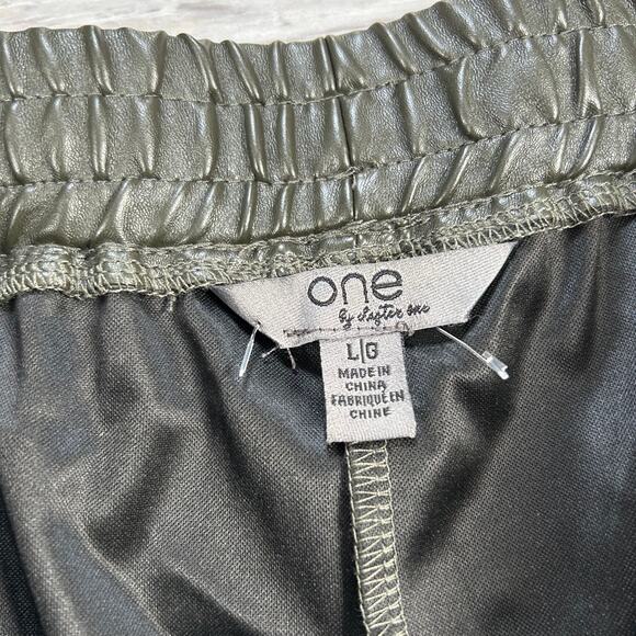 One by Chapter One Olive Faux Leather Jogger Pants Size Large - Picture 7 of 7